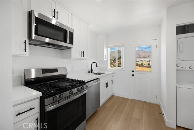 Building Photo - 15 Christina St