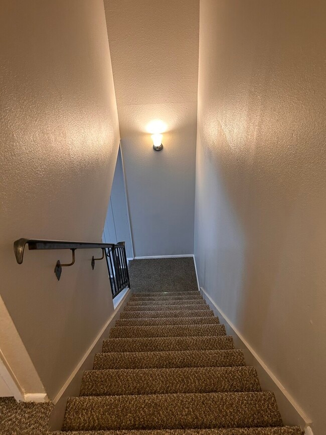 Building Photo - 729 E Cochise Dr