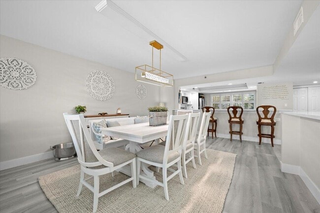 Building Photo - 364 Golfview Rd