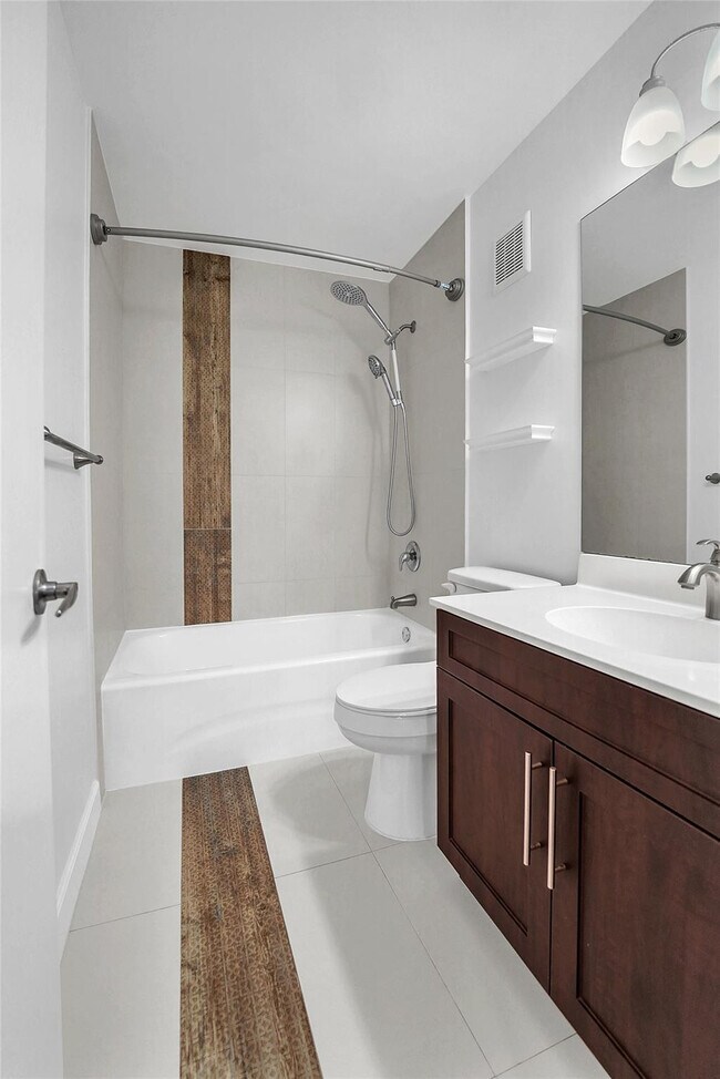 Building Photo - 4550 SW 68th Ct