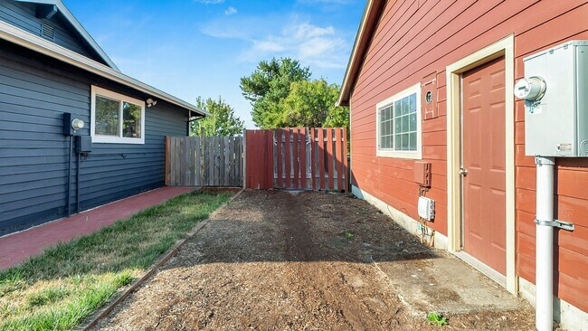 Building Photo - 18715 NW Lapine St