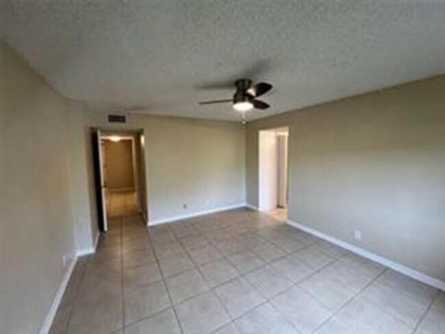 Building Photo - 8040 Hampton Blvd