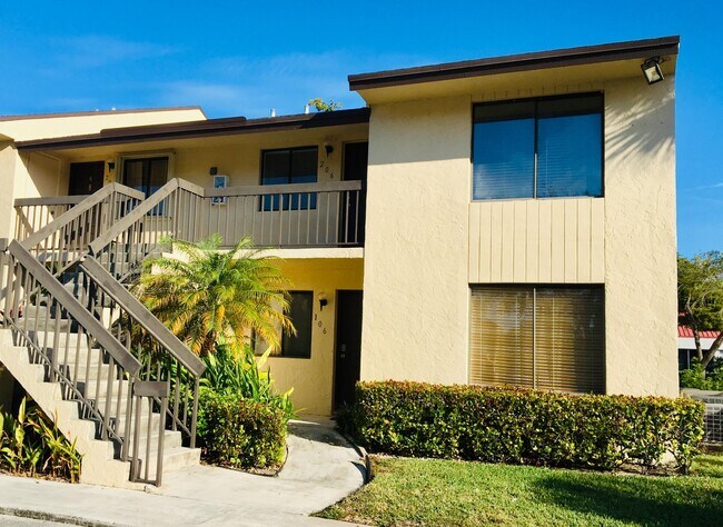 Building Photo - 6649 Somerset Dr