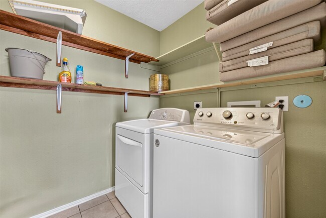 Building Photo - 4754 Lonestone Cir