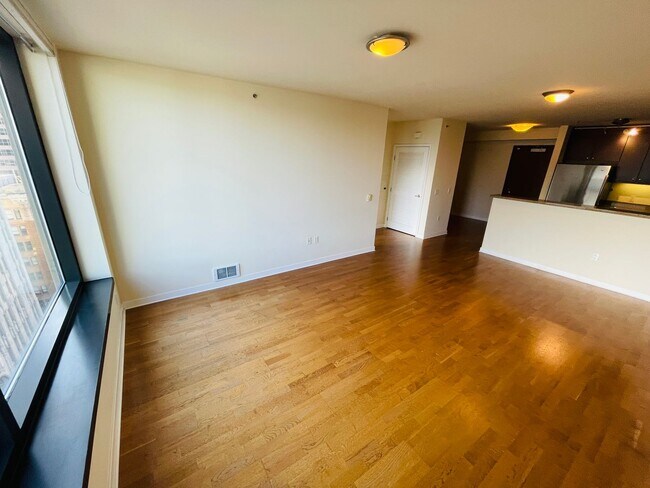 Building Photo - *New* 1 Bed & 1 Bath with Office / Den Condo in Fidi - No Parking