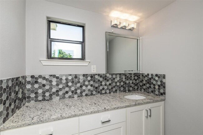 Building Photo - 6607 Avenue O