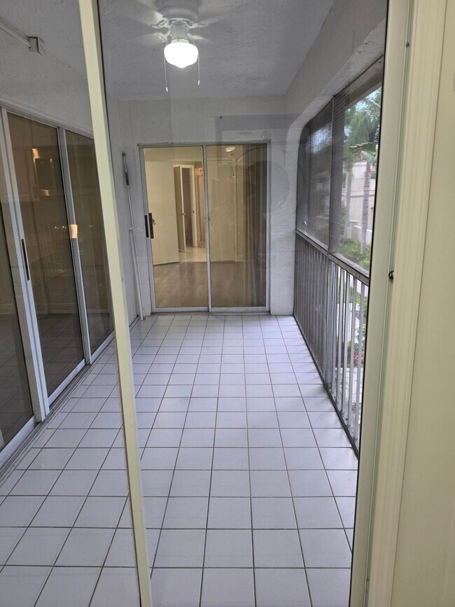 Building Photo - 6584 Via Regina