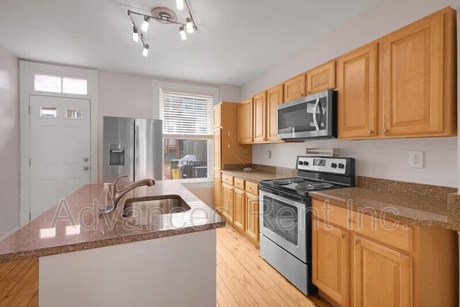 Building Photo - 415 S Robinson St