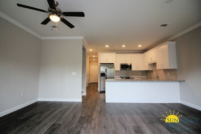 Building Photo - 1813 Stable Ln