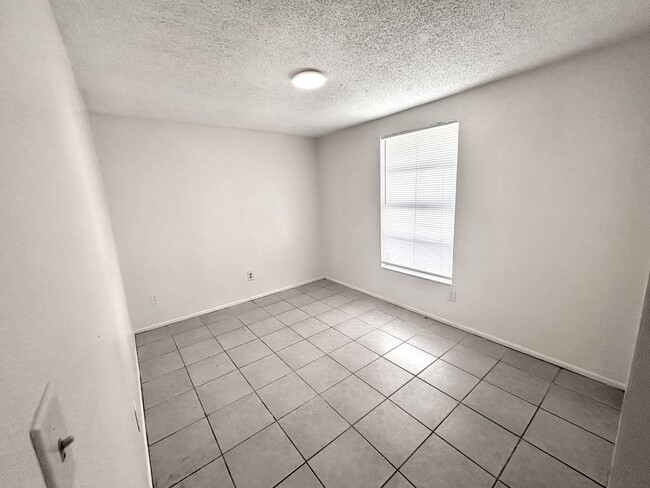 Building Photo - 5723-5725 9th Street Circle East