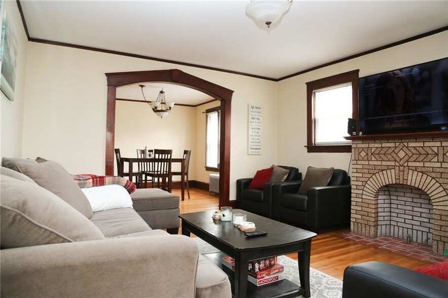 living room - 21 Hilltop Ave