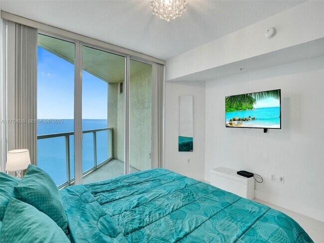 Building Photo - 16699 Collins Ave