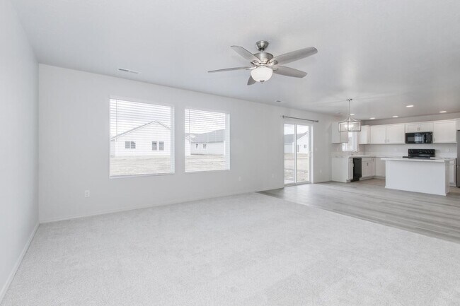 Building Photo - Newer 4 Bed / 2.5 Bath House For Rent _ Plus Large Bonus Room!!