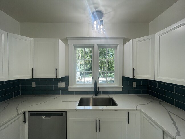 Building Photo - 616 Illinois St