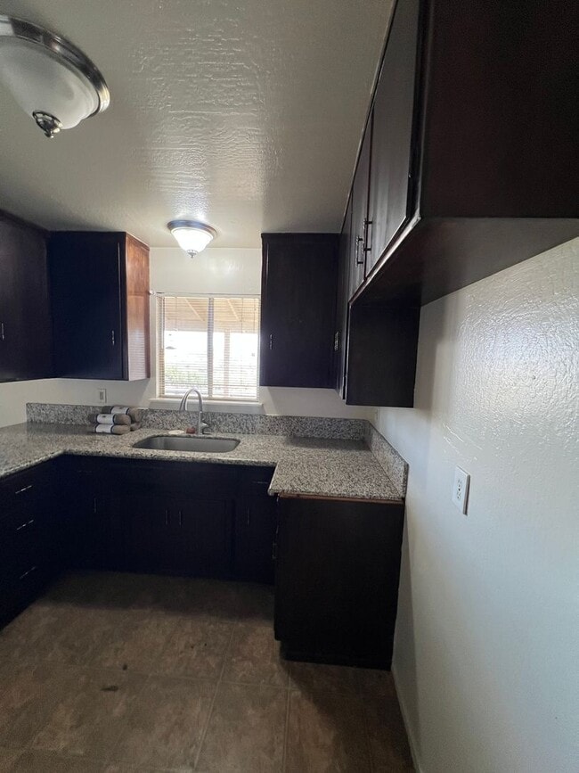 Building Photo - Oroville 4 bed 2 bath 3300sqft country hom...