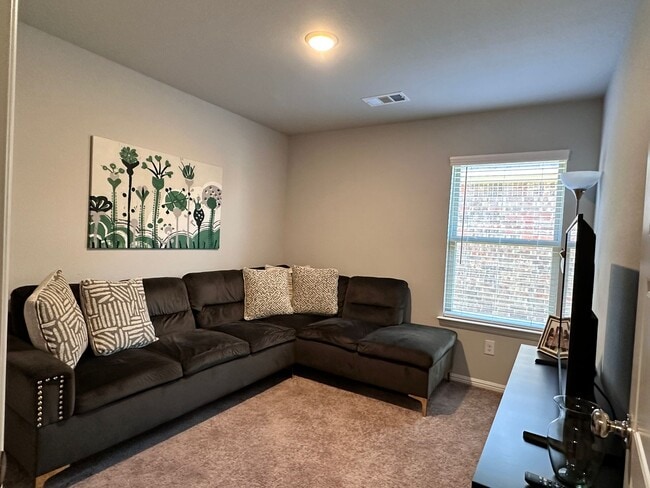 Building Photo - 1104 Magpie Lane