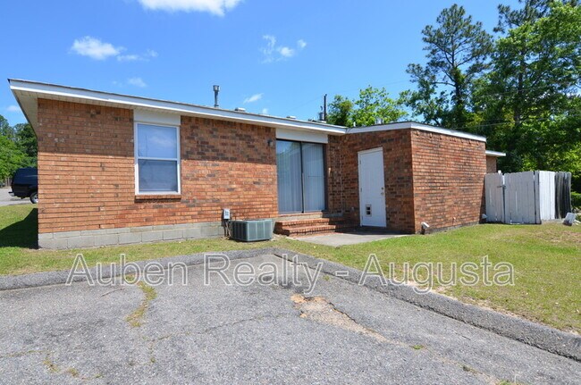 Building Photo - 2311 Walden Dr
