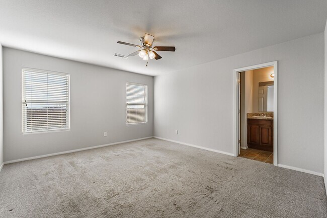 Building Photo - 848 NW Evans Cir