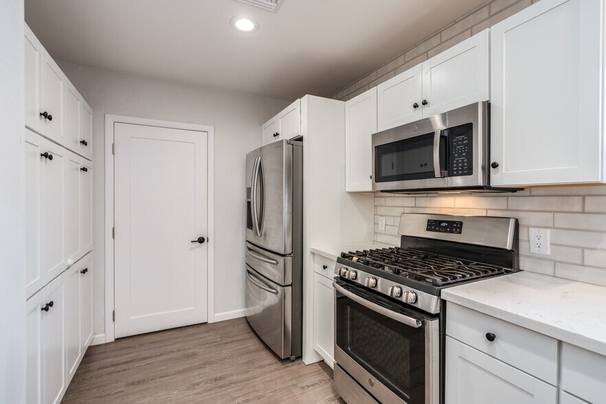 Building Photo - 1132 E Florita St