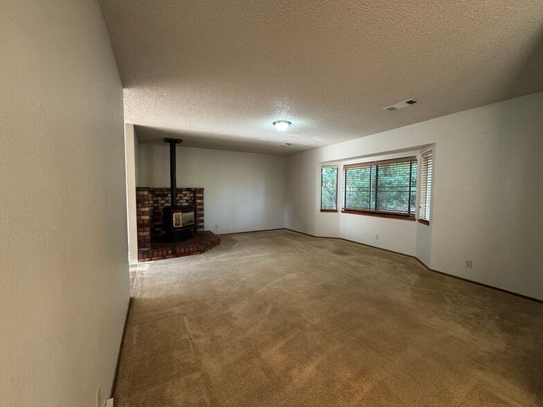 Building Photo - 2672 Sanford Ct