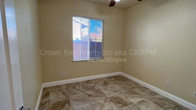 Building Photo - 724 Shelli St