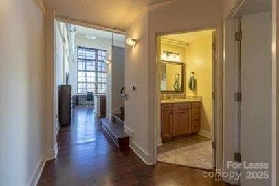 Building Photo - 715 N Graham St