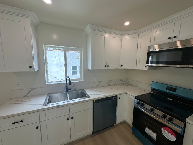 Building Photo - 616 A