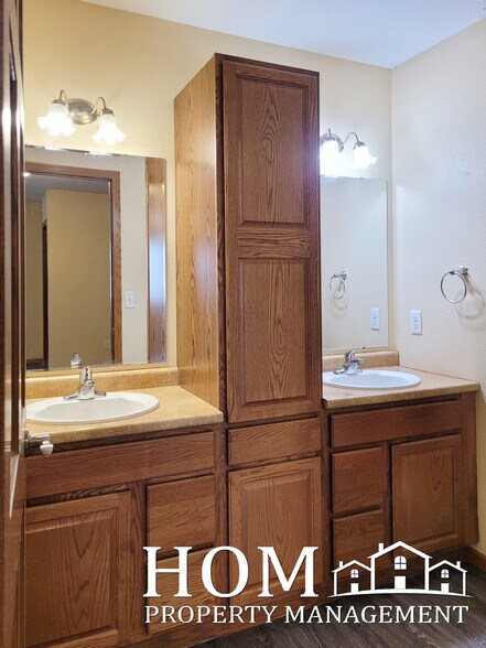 Building Photo - 251 Bunting Ln