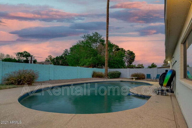 Primary Photo - 2110 W De Palma Cir