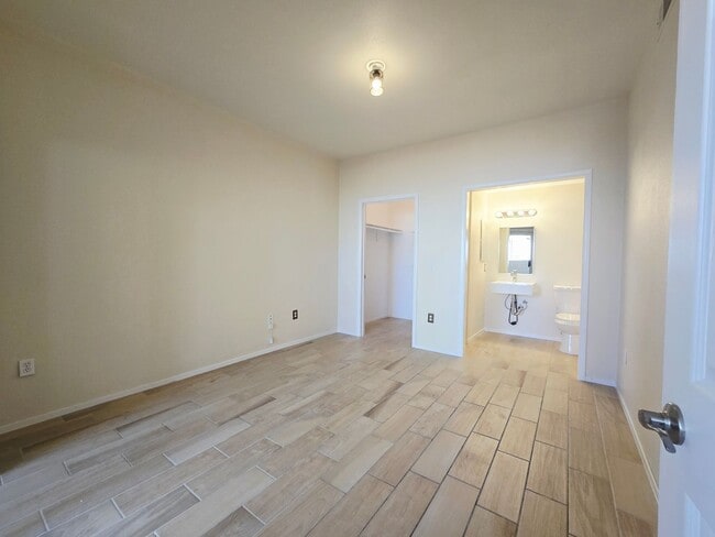 Building Photo - BEAUTIFUL GATED COMMUNITY WITH CLUBHOUSE, COMMUNITY POOL, COMMUNITY SPA, EXERCISE ROOM. FIRST FLO...