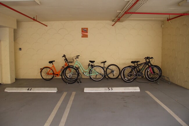 Building Photo - 1834 Brickell Ave