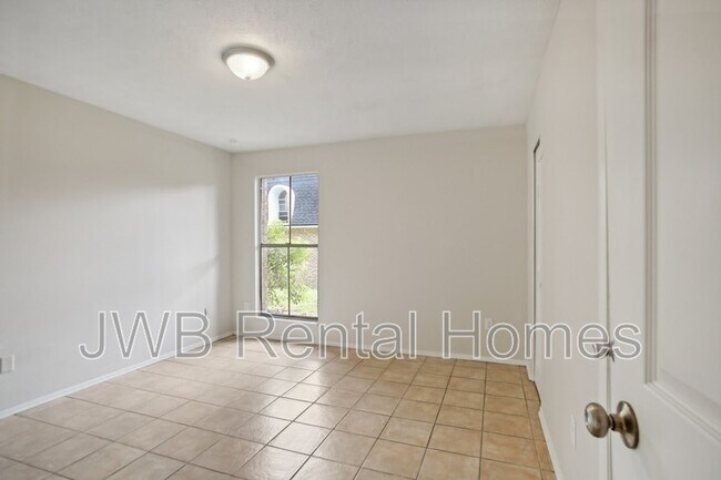 Building Photo - 909 Bert Rd