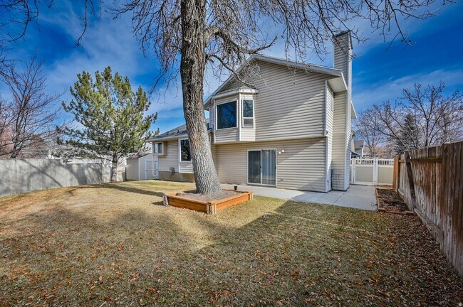 Building Photo - 8004 Old Barn Dr