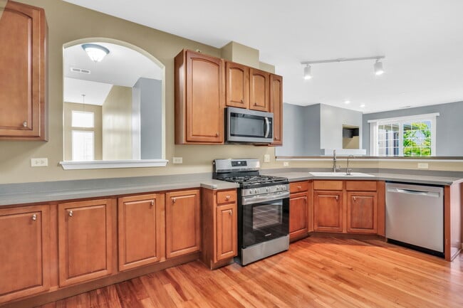 Building Photo - 210 Rosehall Dr