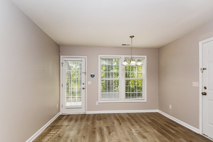 Building Photo - 3709 Blue Blossom Dr
