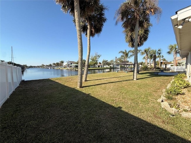 Building Photo - 360 Palm Cir