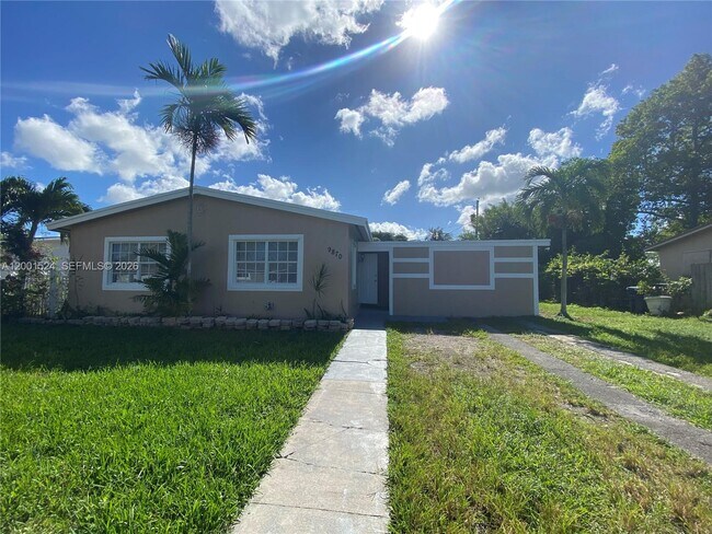 Building Photo - 9870 Nicaragua Dr