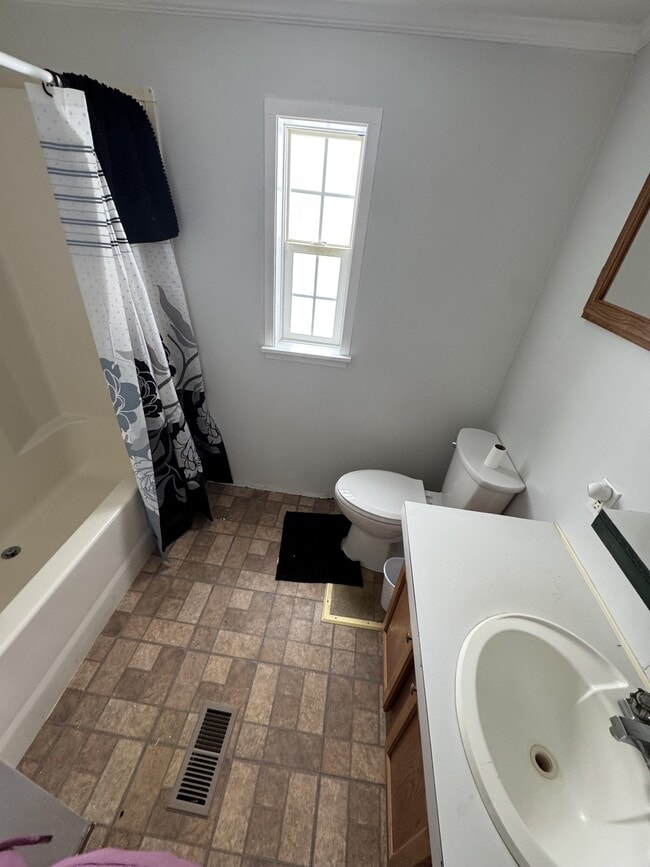 Building Photo - 189 Commercial St