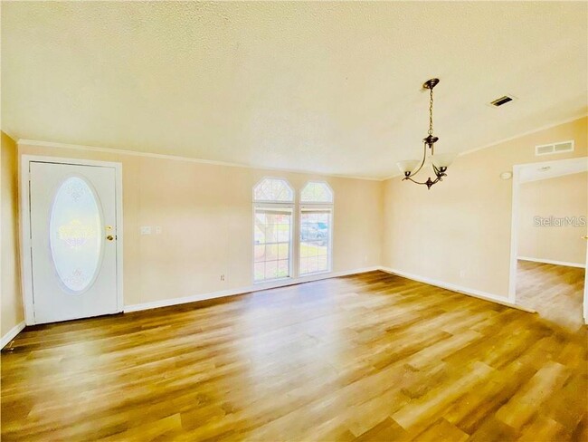 Building Photo - 3214 Silver Lake Ct