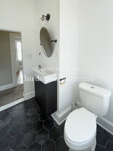 Building Photo - 121 W 6th St