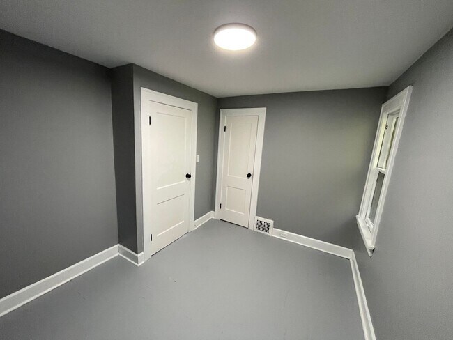 Building Photo - SECTION 8 and EDEN Accepted!!! Newly Renov...