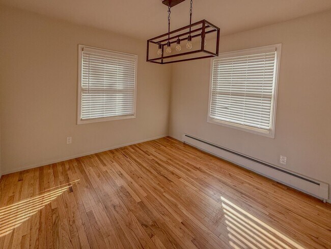 Building Photo - 2710 Pendleton Dr