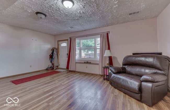 Building Photo - 3935 Mistletoe Dr