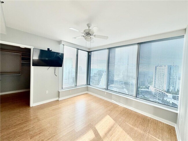 Building Photo - 3338 Peachtree Rd NE