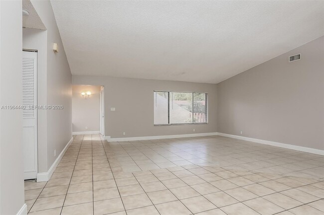 Building Photo - 1013 SW 49th Ave