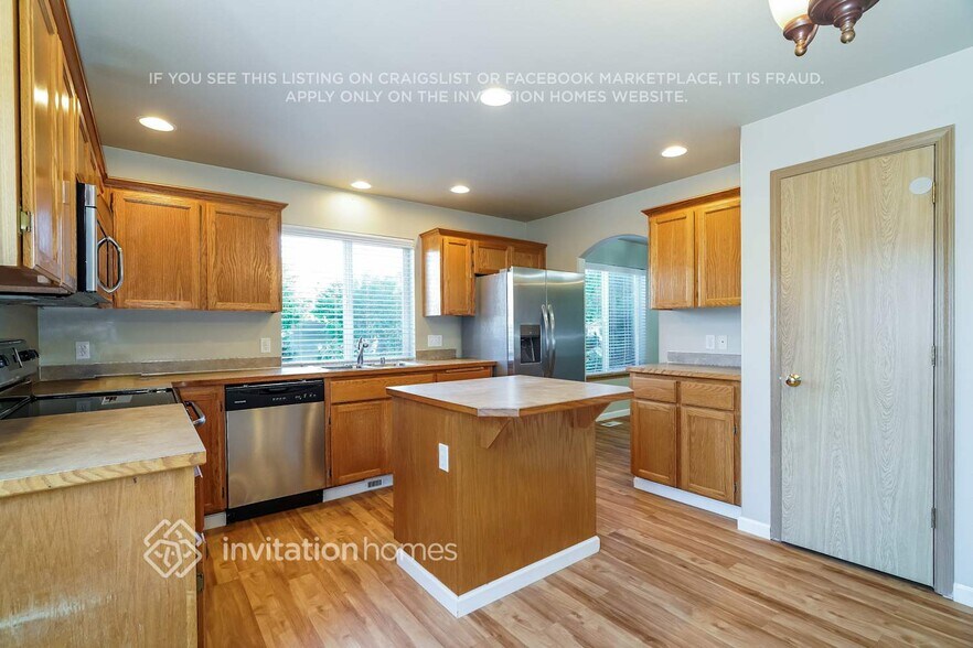 Building Photo - 9006 174 St Ct E