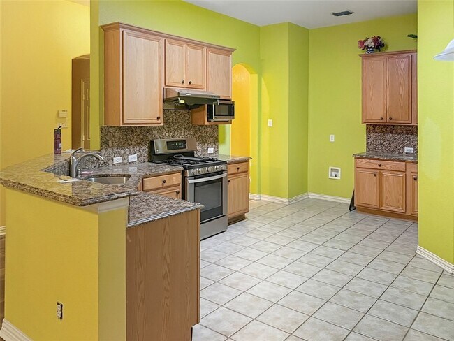 Building Photo - 402 Calvary Dr