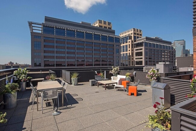 Building Photo - 250 Park Ave