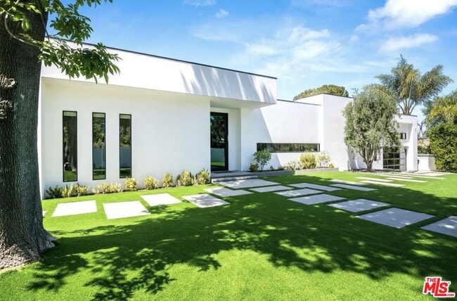 Building Photo - 20141 Wells Dr