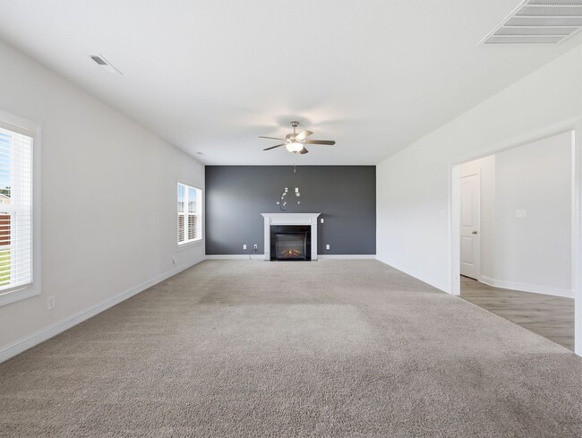 Building Photo - Towne Pointe Community